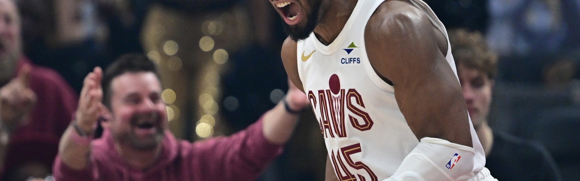 开云-米球王！米切尔25中11砍32分5板8助1抢断 关键时刻5分1助带走胜利